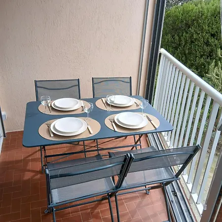 Daire Cozy, Terrasse, Parking, A 2 Pas D'ici Saint-Raphaël